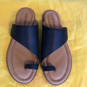 Size 8-1/2 Lucky Brand sandals.